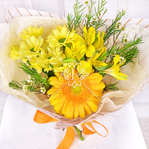 Солнечный комплимент - букет из хризантемы, альстромерии и герберы